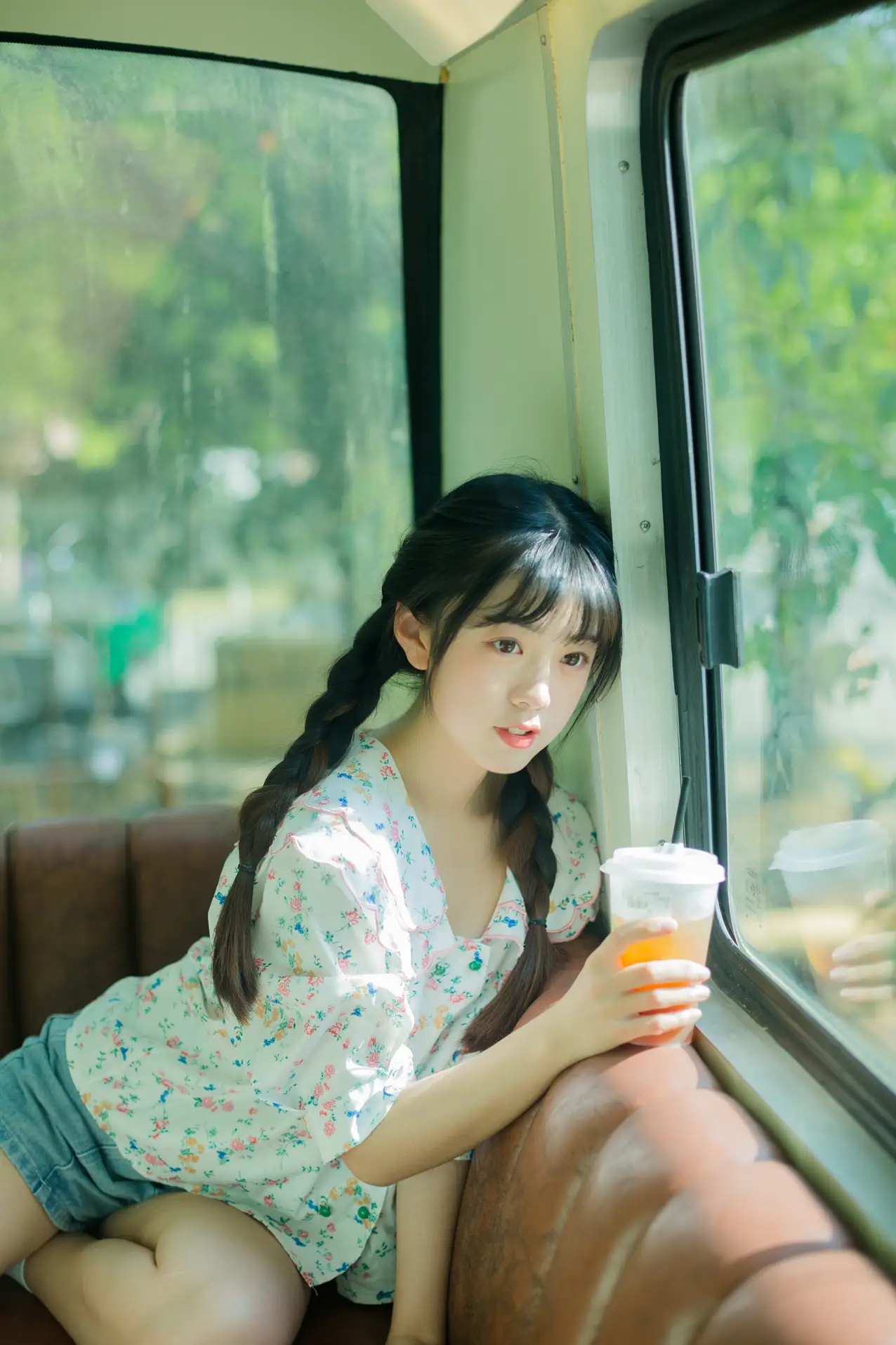 [YITUYU] 2022.09.11 Vol.1922 – The happiness hidden in the corner of the bus Cute bubbles#[28P]-22