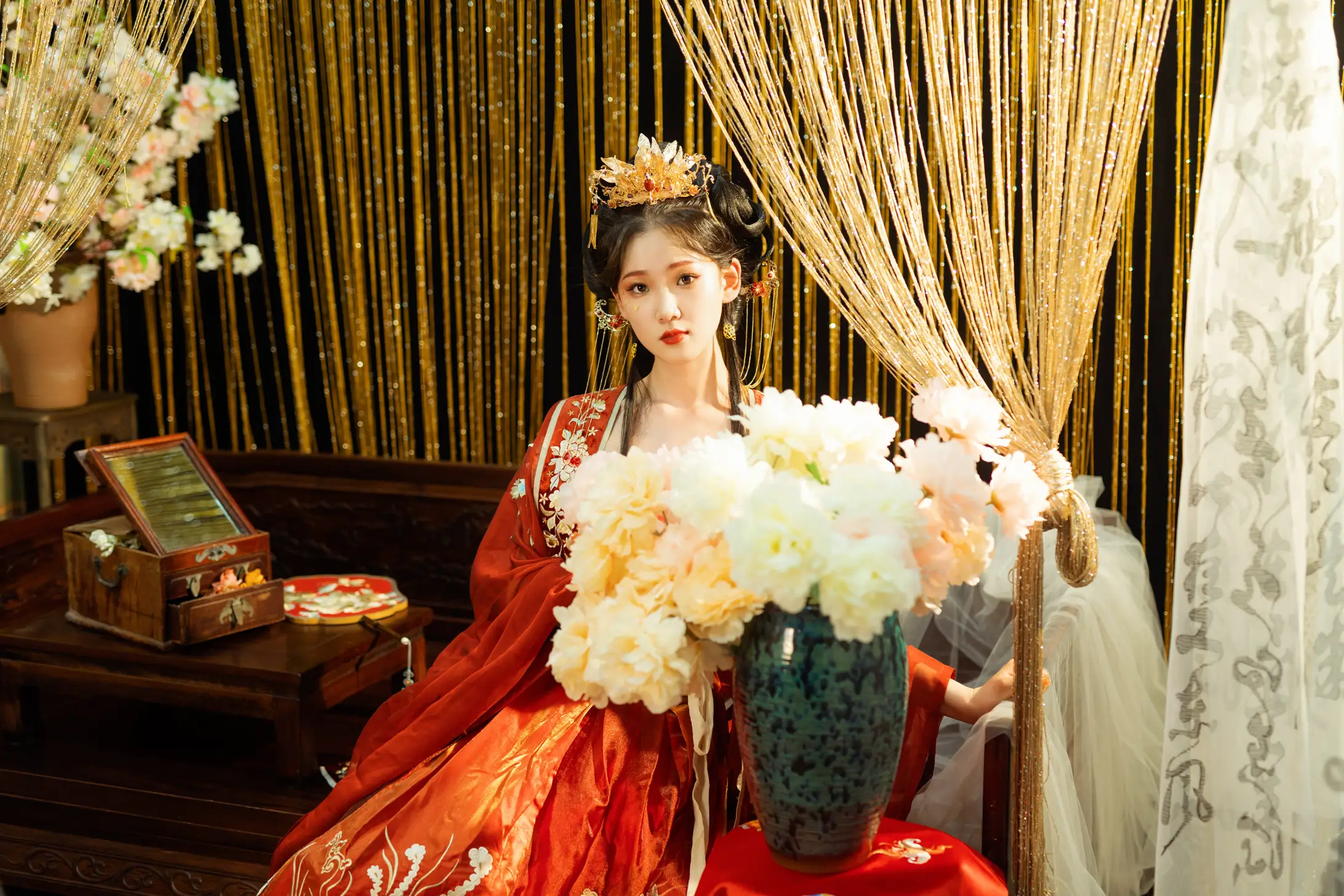 [YITUYU] 2022.09.05 Vol.1873 – Lady in Red Looking back at each other, meow meow meow#[48P]-16